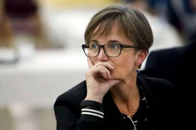 På valgnatten ventede Dorte West spændt på resultaterne, men hun havde ingen grund til bekymring, for hun blev valgt til både byråd og regionsråd. ? Foto: Flemming Hansen