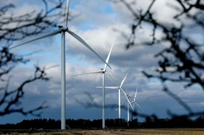 Stakroge Vindpark ligger på Timlundvej mellem Stakroge og Sandet, og en række foreninger i de to landsbyer får nu tilskud til en række projekter. ? Foto: Henrik Ole Jensen