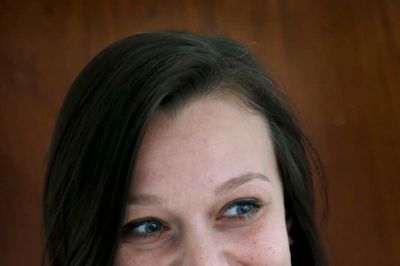 I mange år led 27-årige Camilla Birch af depressioner og migræneanfald, og hun fik at vide, at hun nok skulle regne med at være på antidepressiver resten af livet. Men da hun blev 20 år, tog hun sagen i egen hånd, og i dag får hun ikke længere migræne - og medicinen har hun lagt fuldstændig på hylden. ? foto: Flemming Hansen