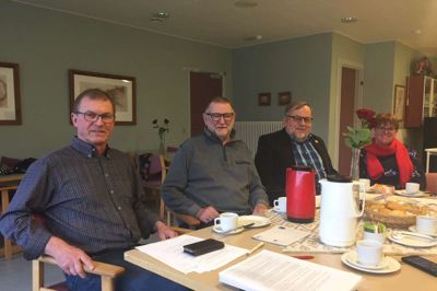 Lokalrådet er ærgerlig over, at trafikministeren ikke kommer til Kibæk for ved selvsyn at besigtige forholdene på Vardevej, hvor hastigheden skal sættes op. Fra venstre er det formand for lokalrådet Knud Rahbek, medlem af lokalrådet Knud Nielsen, Karl Højhus Jeppesen (K) og byrådsmedlem Vinnie Borbjerg (S), som også er medlem af Kibæk Lokalråd. ? Foto: Mette Hagedorn