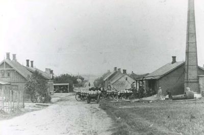 Bording Lokalhistorisk Forening og arkivet gør et stort arbejde for at dokumentere fortidens mange fortællinger, historier og billeder. Her ses Bording Andelsmejeri, Bredgade 11. Andelsmejeriet blev opført i 1888. I 1906 blev mejeriet revet ned, og der blev bygget et større på grunden bagved. ?Foto: Bording Lokalhistorisk Arkiv