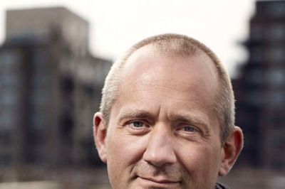 Gerrit Hensen beskrev en situation, hvor han som forhandler kom ud til en mand, der holdt en kniv mod halsen på sin kone og var klar til at slå hende ihjel. Flere politifolk sigtede på ham med maskinpistoler, men det var ikke det, der fik konflikten standset: - Det eneste, jeg gjorde, da jeg kom op for at snakke med manden, det var, at jeg lyttede til ham. Det virker ufattelig effektivt i alle forhandlinger, konstaterede han. ?Foto: PR-foto