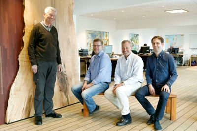 Den nye ledelsestrio i Herning Massivtræ er set fra højre økonomichef Aleks Ulrik Olesen, administrerende direktør Morten Grønvald og produktionschef Bo Sollie.