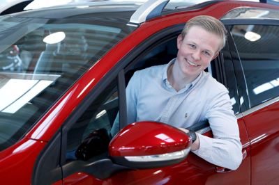 Simon Ingemann Christensen er ny salgstrainee hos C. A. Larsen Peugeot Herning ... ?Foto: Henrik Ole JEnsen