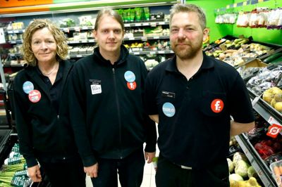 Butikschef Allan Nordénskov er glad for at kunne give autister en chance til at få fast arbejde, og han føler, at de i høj grad bidrager til butikkens daglige drift og gode stemning.