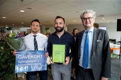 Hussam Mansour og Szabolcs Nagy fik overrakt Innovationsprisen af uddannelses- og forskningsminister Søren Pind. ?Foto: Inge Lynggaard Hansen