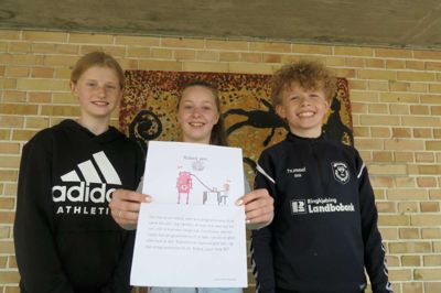 En robot som din ven, der kan mærke, om du er ked af det eller glad. Marie Boelskifte i midten har sammen med Sebastian Søgaard og Emma Jeppesen udtænkt den nye venne-robot.? foto: jesper wind
