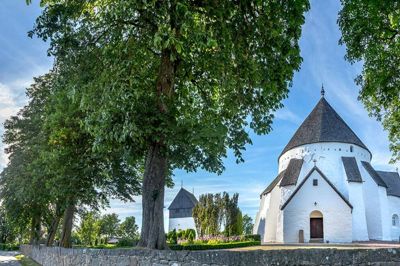 Foto: Destination Bornholm - Rundkirker er for mange lig med Bornholm, og ud af landets syv rundkirker ligger da også fire af dem her på øen.