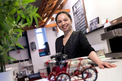 An Nguyen har netop fejret det første år som daglig leder af Xích Lô over for MCH Herning Kongrescenter. Restaurantens navn henviser til de karakteristiske cykel-rickshawer, der sammen med små street food-butikker præger det vietnamesiske gadebillede. ? Foto: Tom Laursen