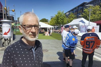 Tidligere ishockeyspiller Jan Therkildsen går tit ture i hjembyen Herning, og han har stor ros til hele byen, Herning Kommune og MCH Messecenter Herning for det store arbejde, der er lagt i at arrangere VM i ishockey.? Foto: Palle Heering Nielsen