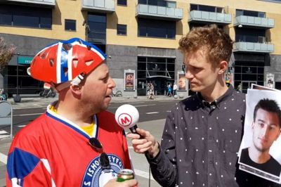 De udenlandske fans har ikke helt styr på, hvordan Frans Nielsen ser ud uden hjelm og udstyr. Foto: Philip Horup