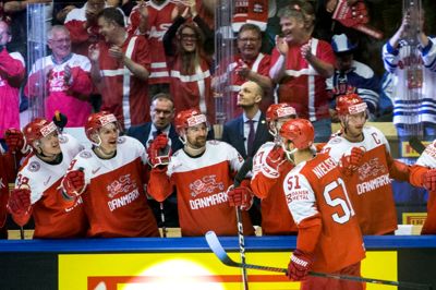 Danskerne - der her jubler efter Frans Nielsens scoring mod Sydkorea - kan få mere at juble over i aften. En sejr er nok til at booke en kvartfinalebillet. Foto: Tom Laursen