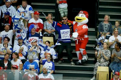 - Jeg er stolt over at se, at fansene har nogle virkelig gode dage, både her i Herning midtby og i fanzonerne ved Boxen, sagde Lars Krarup. Foto: Flemming Hansen