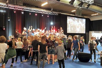 1500 skolebørn indtog mandag VM-fanzonen.? Foto: Herning Kommune