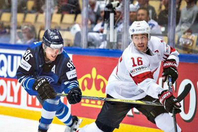 Mikko Rantanen og Finland er færdige ved VM i Danmark, mens Schweiz og Raphael Diaz fortsætter til København, hvor resten af VM-turneringen foregår. Schweiz skal i semifinalen møde Canada, der tidligere torsdag slog Rusland i et imødeset storopgør. ?Foto: Henning Bagger/Ritzau Scanpix