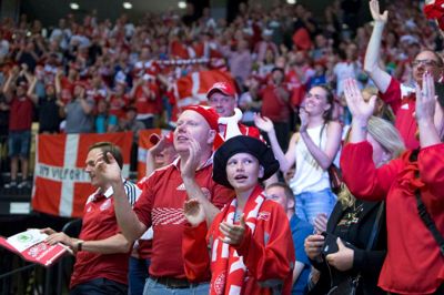 Især det danske landsholds VM-kampe i Jyske Bank Boxen betød, at ishockeyen brød igennem til et nyt publikum. ?Foto: Tom Laursen