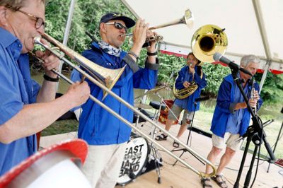 East Harbour Jazz Band stod for musikken ved dette års jazz-arrangement i Skarrild, som bød på swingende jazzmusik og anekdoter. ? Foto: Henrik Ole Jensen