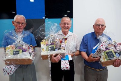 De tre 60-årsjubilarer Erik Steen Marsbøll, Gunner Asp Hansen og Karl F. Juhler Jensen var blandt de i alt 46 medlemsjubilarer, som HK MidtVest søndag 27. maj kunne fejre i Herning. Foto: HK MidtVest