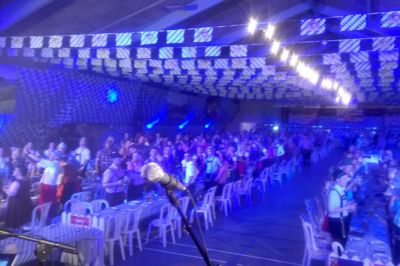 Der blev drukket godt med øl til den varme bierfest i Videbæk. ? Foto: Privatfoto