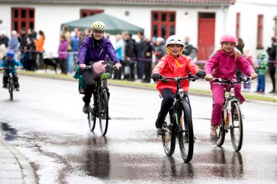 Cykelsponsorløbet druknede i regn sidste år, men arrangørerne tør næsten garantere tørvejr i år, så børn, unge og ældre kan komme af sted på løbe- og cykelruter i en god sags tjeneste. ? Foto: Tom Laursen