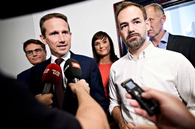 Finansminister Kristian Jensen (V) og formand for KL Jacob Bundsgaard (S) har været chefforhandlere om en aftale for kommunernes økonomi for 2019. Resultatet blev præsenteret torsdag eftermiddag i Finansministeriet i København. ?Foto Ritzau Scanpix/Philip Davali