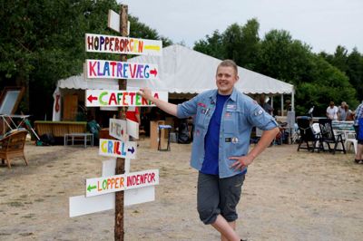 25-årige Rasmus Birkkjær er kredsleder hos FDF Bording. Han har arrangeret årets sommerlejr, som en del af loppemarkedets overskud går til. Turen går til Nordjylland. ?FOTO: HENRIK OLE JENSEN