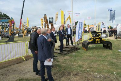 E&H 2018 er nu åben. En mindre gruppe med blandt andre Georg Sørensen tog kort efter åbningen en rundtur på messen. Foto: Aske Visser Ottosen