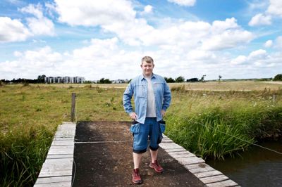 Mads Ebbesen Schroll står i spidsen for den flok frivillige, som hvert år sørger for fest ved Fuglsang Sø, når det bliver sankthans. ? Foto: Flemming Hansen