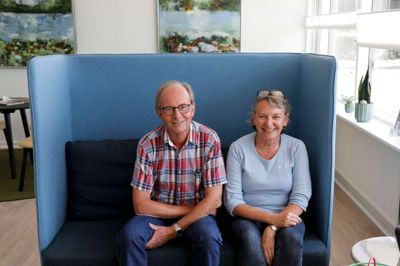 Jens Christian Jensen og Dorthe Hagensen i venteværelset hos Lægerne i Sunds. Foto: Henrik Ole Jensen