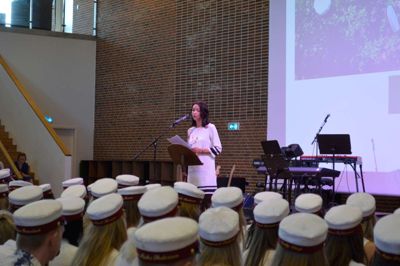Marianne Dose Hvid holder tale for årets STX'ere og HF'ere ?FOTO: LAILA KEMPEL