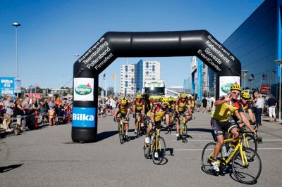 Team Rynkeby MidtVest begyndte i weekenden turen mod Paris fra Bilkas parkeringsplads. Foto: Flemming Hansen