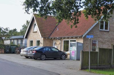 Brugere af Kirkens Korshær Hernings værested KK-Huset på Fruehøjvej må fremover se sig om efter andre steder at være. Et stort underskud tvinger Kirkens Korshær til at sælge KK-Huset. Leder af Kirkens Korshær i Herning, Birthe Mygind Thorup, håber, at brugerne i stedet vil følge med til værestedet Lyngblomsten i Gullestrup. ? Foto: Privatfoto