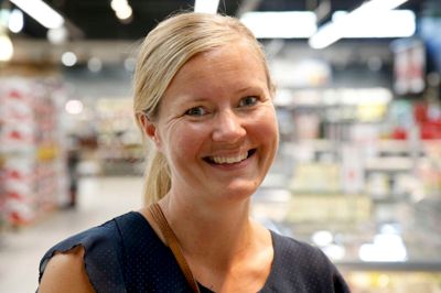 Tine Troelsen, Herning:
- Jeg vidste faktisk ikke, at gasgrill ikke er indbefattet af forbuddet, men fordi det er så varmt, griller vi tre-fire gange om ugen, og det er mere, end vi plejer. Hvis ikke det var så varmt, ville vi nok i højere grad grille store bøffer og få kartofter til, men sulten er ikke helt den samme, så det bliver mest til foliebakker med kød og grøntsager og nogle majskolber.