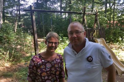 Bjarne Bjergfelt og Pernille Laugesen fra borgerforeningen vil sammen med resten af landsbyen sætte Arnborg på verdenskortet med åben by lørdag 8. september.? foto: jesper wind