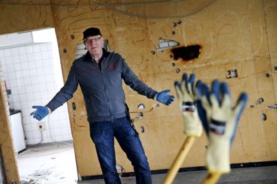 Halbestyrer Henning Knudsen i arbejdstøjet i forbindelse med, at der blev gjort klar til Det Legende Hus. Foto: Flemming Hansen