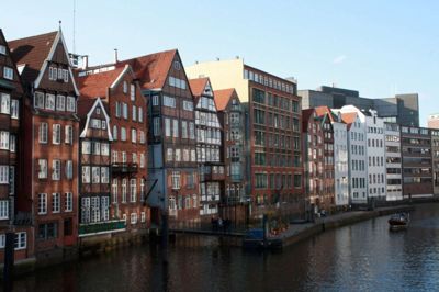 Vi kører en god sightseeingtur i byen, hvor man får en smagsprøve på noget af alt det, som Hamborg kan byde på.