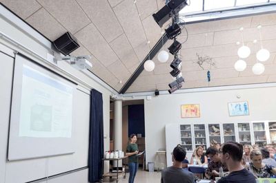 Trine Ørskov holder oplæg for personalet på fire skoler. ? Foto: Privatfoto