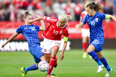 Pernille Harder er stadig blot 25 år, men hun har allerede rundet 100 A-landskampe. I aften venter en af de vigtigste for anføreren fra Tulstrup og resten af landsholdet. En sejr mod Sverige giver direkte kvalifikation til VM i Frankrig. ?Foto: Bo Amstrup/Ritzau Scanpix