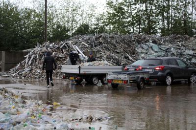 Borgere fra Fårbæk tog bogstaveligt talt sagen i egen hånd i forsøget på at få kommunen til at handle. Foto: Privatfoto