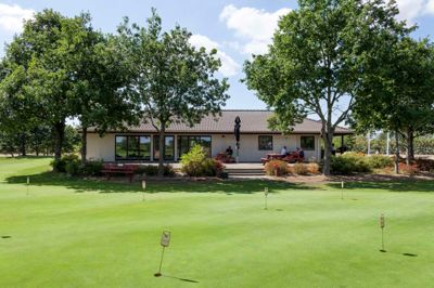 Medlemmerne i Åskov Golfklub vil få glæde af det nye samarbejde med Holmsland Klit Golfklub, mener klubbens bestyrelse. Foto: Toke Hage