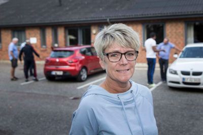 Susanne Andersen - i daglig tale bare »Sanne« - har været kørelærer siden 2006, hvor hun lagde saksen på hylden som frisør og i stedet satte sig bag rattet som kørelærer. foto: tom laursen