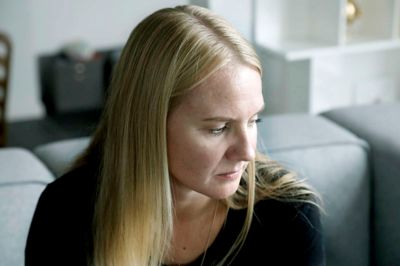 - Jeg har måttet lægge mit liv totalt om. Min hverdag er vendt helt på hovedet, siger Malene Dalgaard-Hansen, tidligere professionel håndboldspiller i FCM Håndbold. Tre hjernerystelser har sat et voldsomt præg på hverdagen hos hende og familien i Lind.? Foto: Henrik Ole Jensen