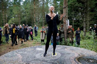 Mathias Kryger på »scenen« lavet af Anna Margrethe Pedersen. Foto: Henrik Ole Jensen