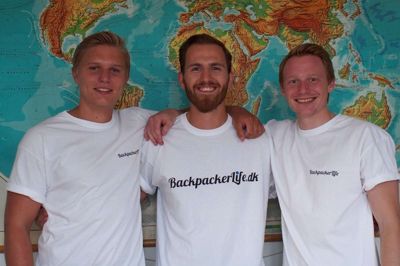 Jesper Hougård (t.v.) og Lars Kjær fra Gjellerup har sammen med deres studiekammerat Niels Peter Johansen (t.h.) stiftet et online backpacker-univers, som skal klæde backpackere på til en god rejse. ?Foto: PR-FOTO