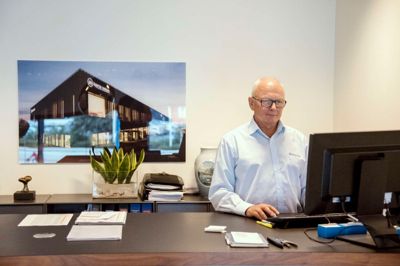 Bjarne Nielsen står i spidsen for en af landets største bilkoncerner, som dagligt beskæftiger over 330 medarbejdere. ?Foto: Pr-foto