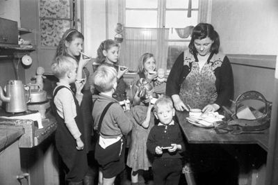 Tidligere var familien sikkerhedsnettet, der sørgede for slægtens overlevelse, og alle var derfor forpligtet over for hinanden, hvis familien skulle hænge sammen. ?Foto: Ritzau Scanpix