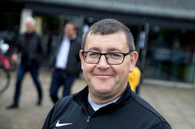 Kurt Engstrøm, Far til Nanna, 12 og Patrick, 15:
- En god far sørger for sine børn helt generelt, følger dem til sport og støtter dem i de aktiviteter, de deltager i. Man skal følge med i, hvad de laver både i skolen og fritiden, så man kan være der for dem og støtte dem - både når det går godt, og når det går skidt. Og så må man godt varte dem lidt op i ny og næ.