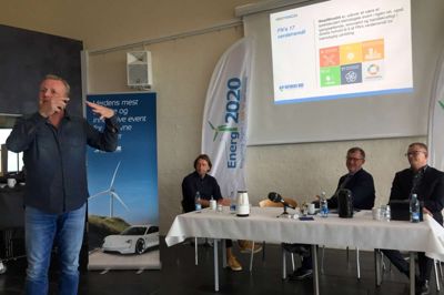 Jan Gintberg forklarer på pressemødet. Foto: Ole Skydt