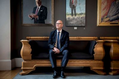 Carsten Kissmeyer glæder sig til for alvor at tage hul på de nye politiske opgaver på Christiansborg - hvor han her er fotograferet, da han mødte ind tirsdag formiddag på den officielle og højtidlige åbningsdag ? Foto: ritzau Scanpix