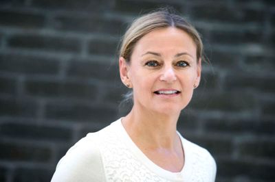 Betina Simonsen har en baggrund i tekstilproduktionen, og hun husker, at automatiseringen i tekstilbranchen var i fuld gang, da udflytningen ramte i 1990'erne. ?Foto: Tom Laursen